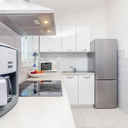 2 Bedroom Cozy In